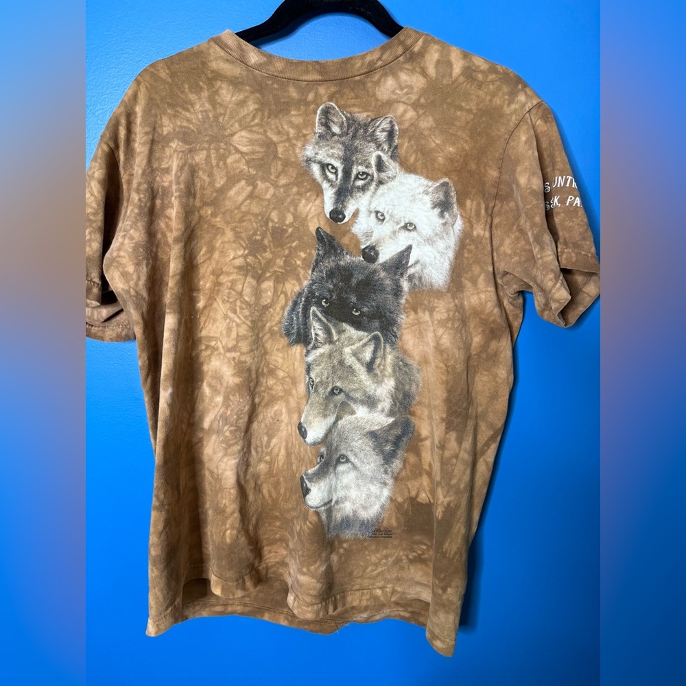 Brown wolf t shirt